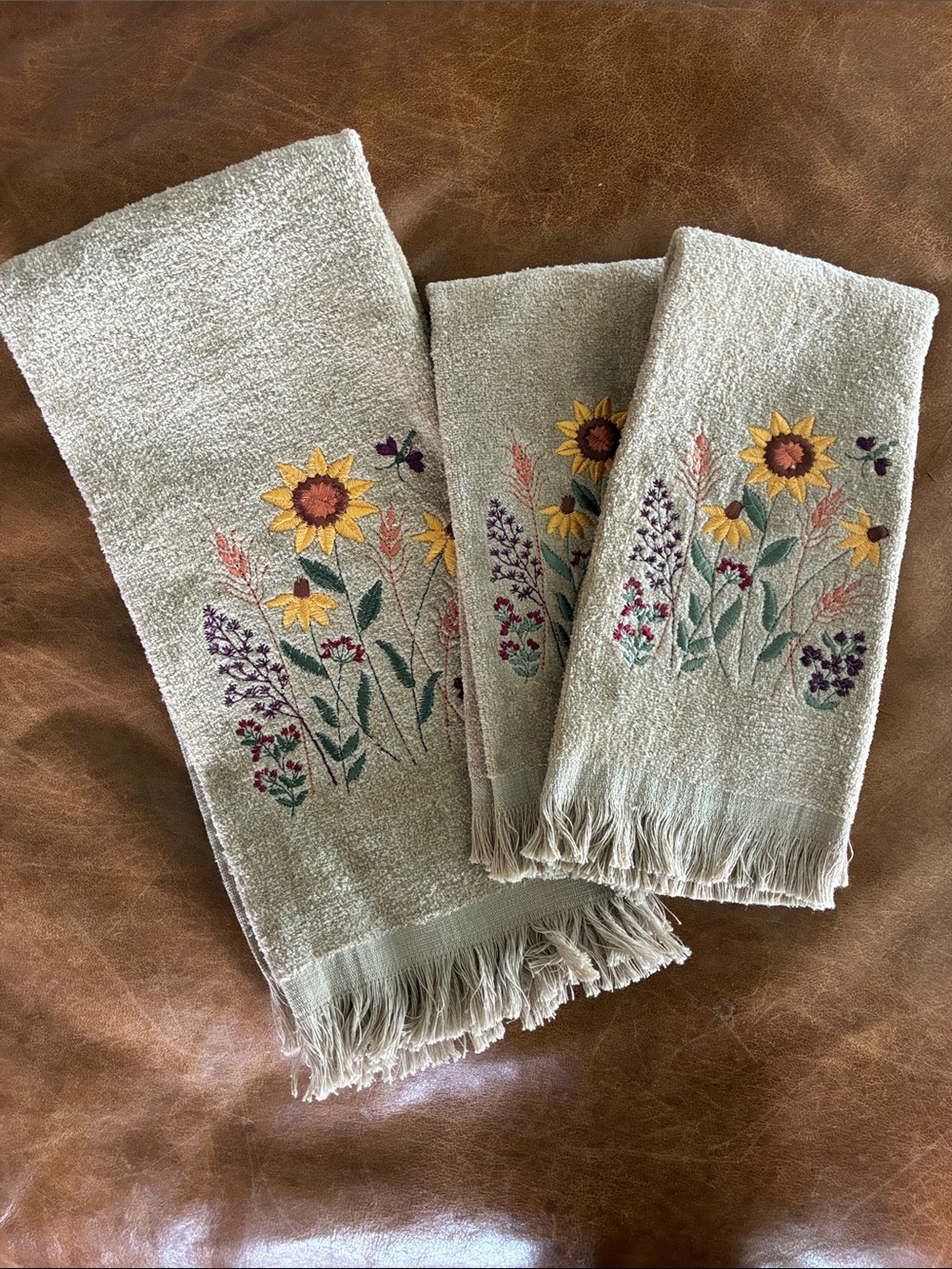 Vintage wildflower hand towel set